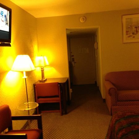 Americas Best Value Inn Macomb Экстерьер фото