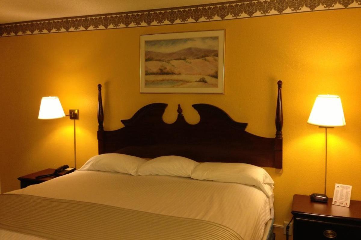 Americas Best Value Inn Macomb Экстерьер фото