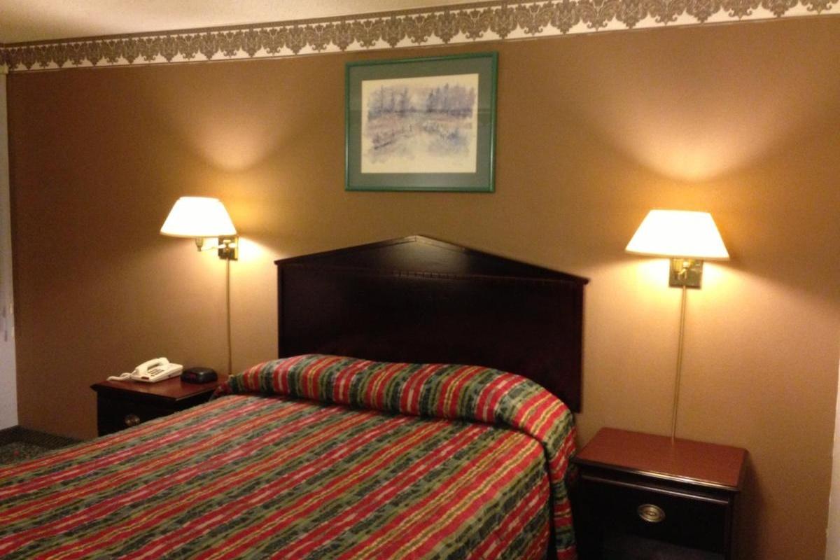 Americas Best Value Inn Macomb Экстерьер фото