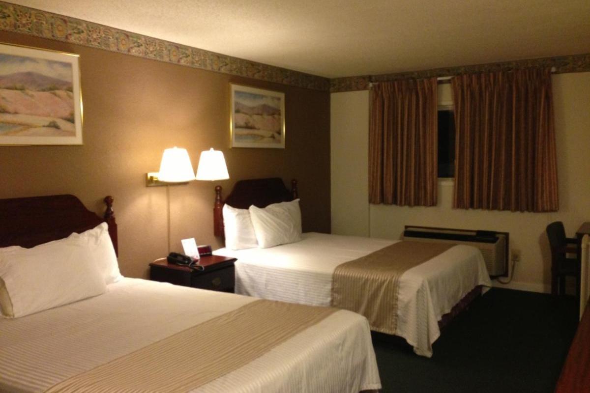 Americas Best Value Inn Macomb Экстерьер фото