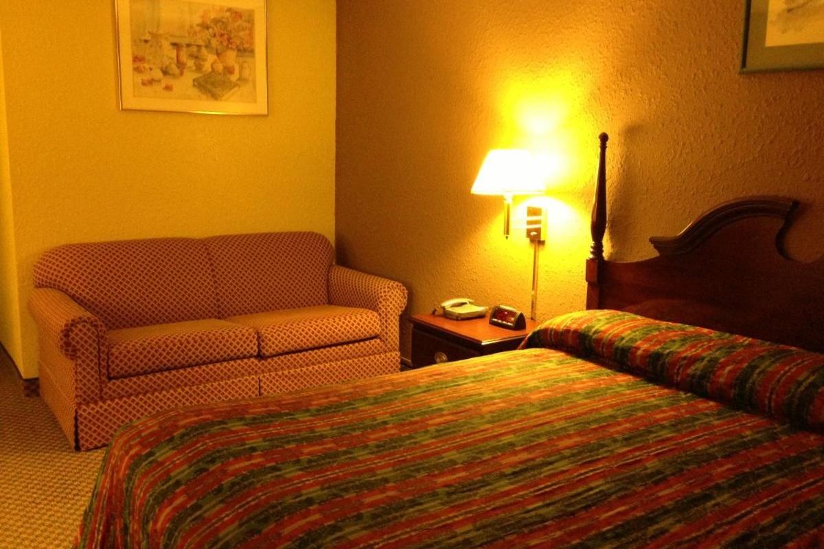 Americas Best Value Inn Macomb Экстерьер фото