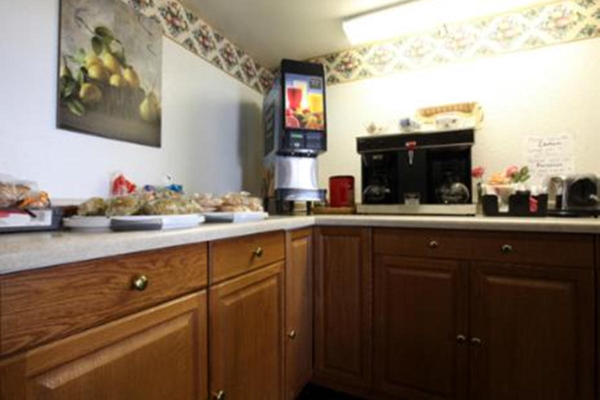 Americas Best Value Inn Macomb Экстерьер фото