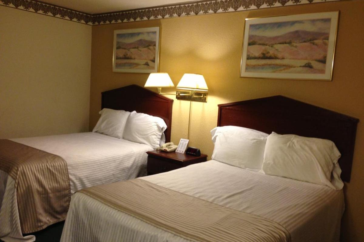 Americas Best Value Inn Macomb Экстерьер фото