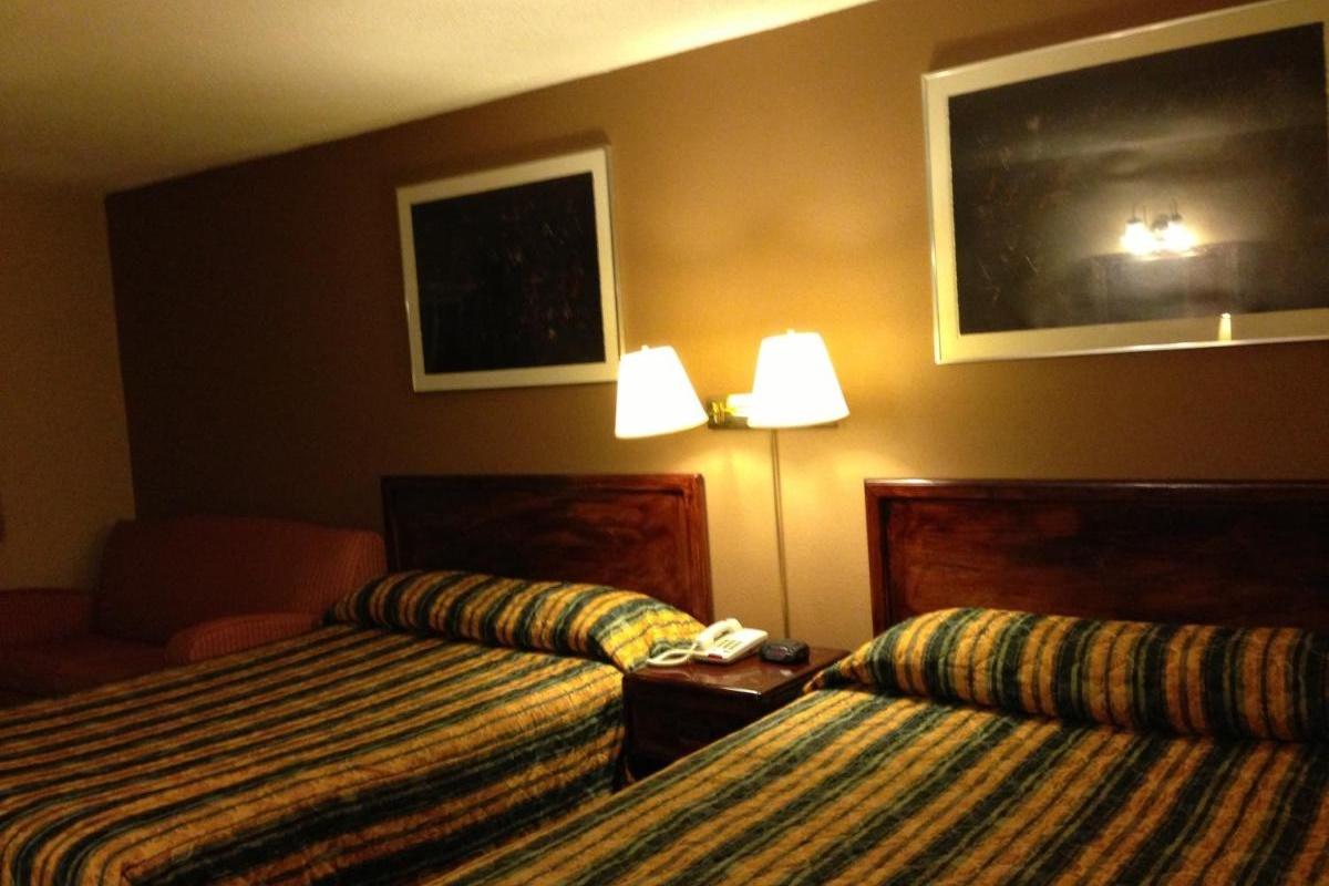 Americas Best Value Inn Macomb Экстерьер фото