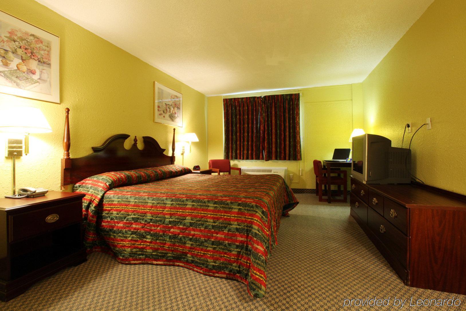 Americas Best Value Inn Macomb Номер фото