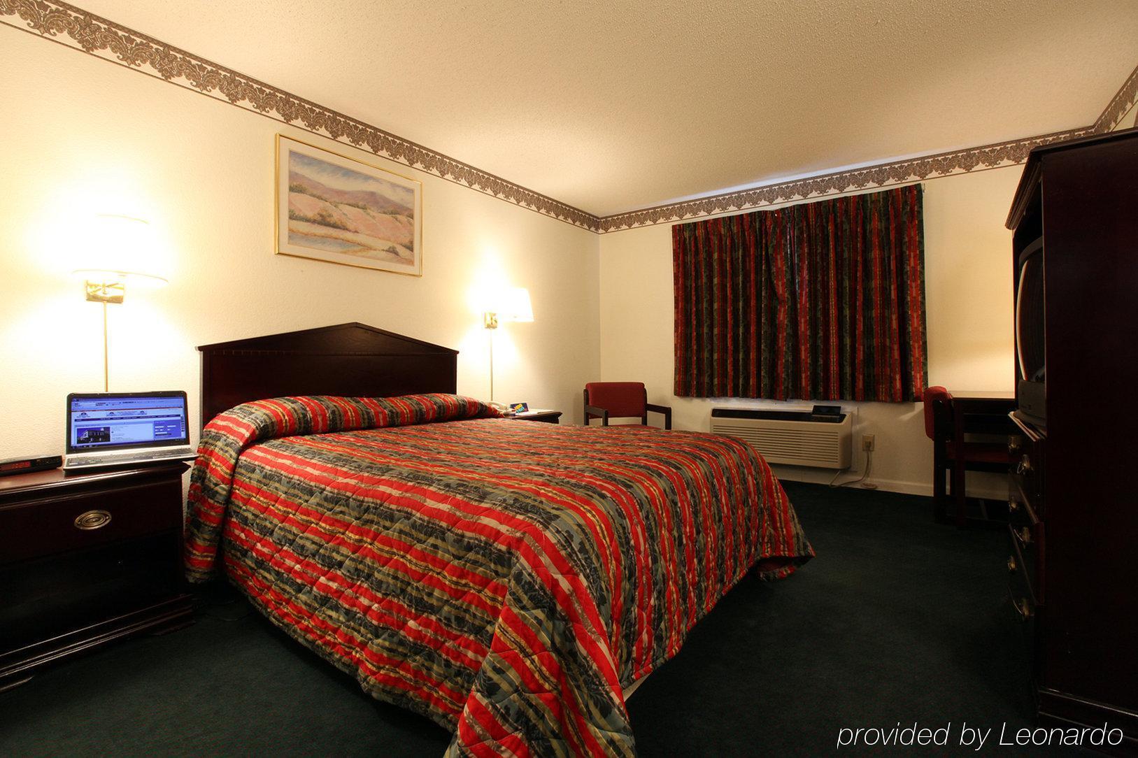 Americas Best Value Inn Macomb Номер фото