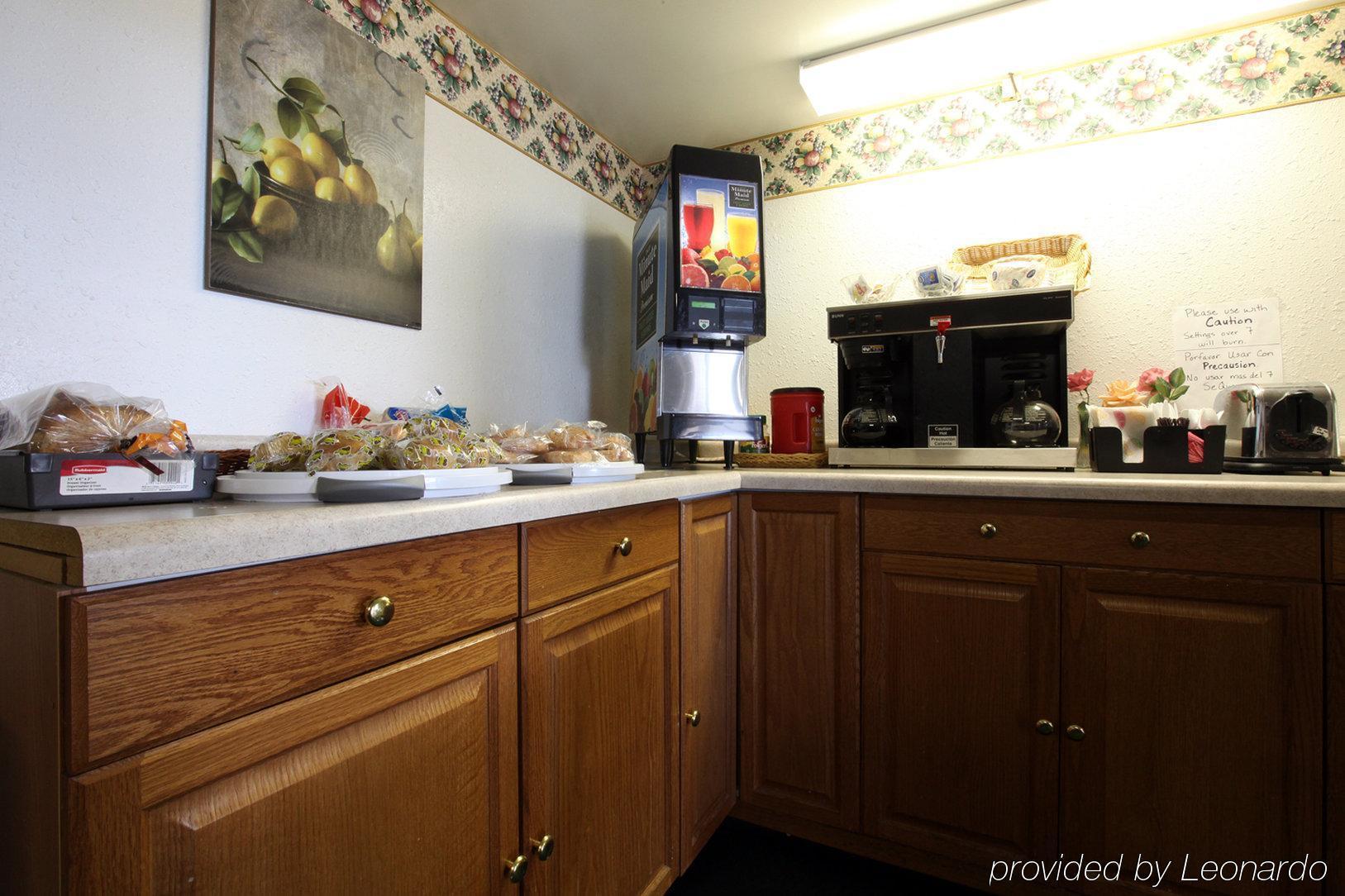 Americas Best Value Inn Macomb Ресторан фото