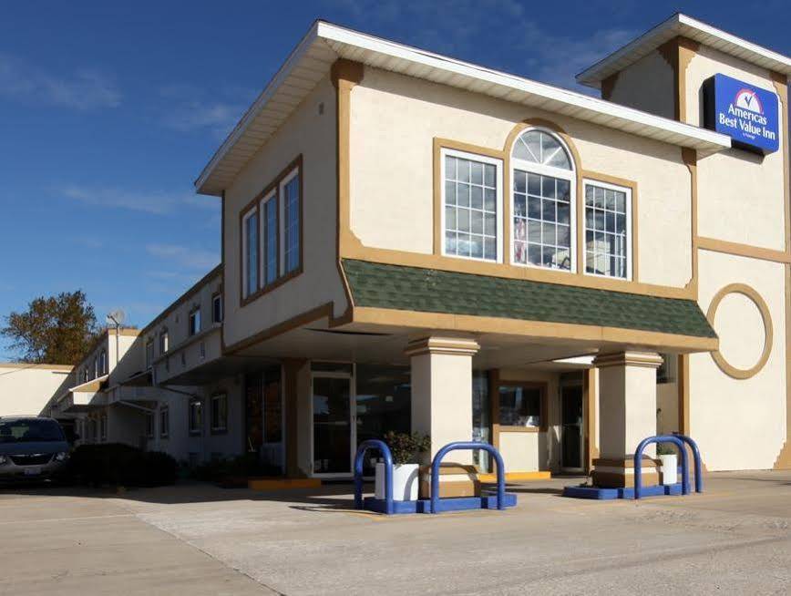 Americas Best Value Inn Macomb Экстерьер фото