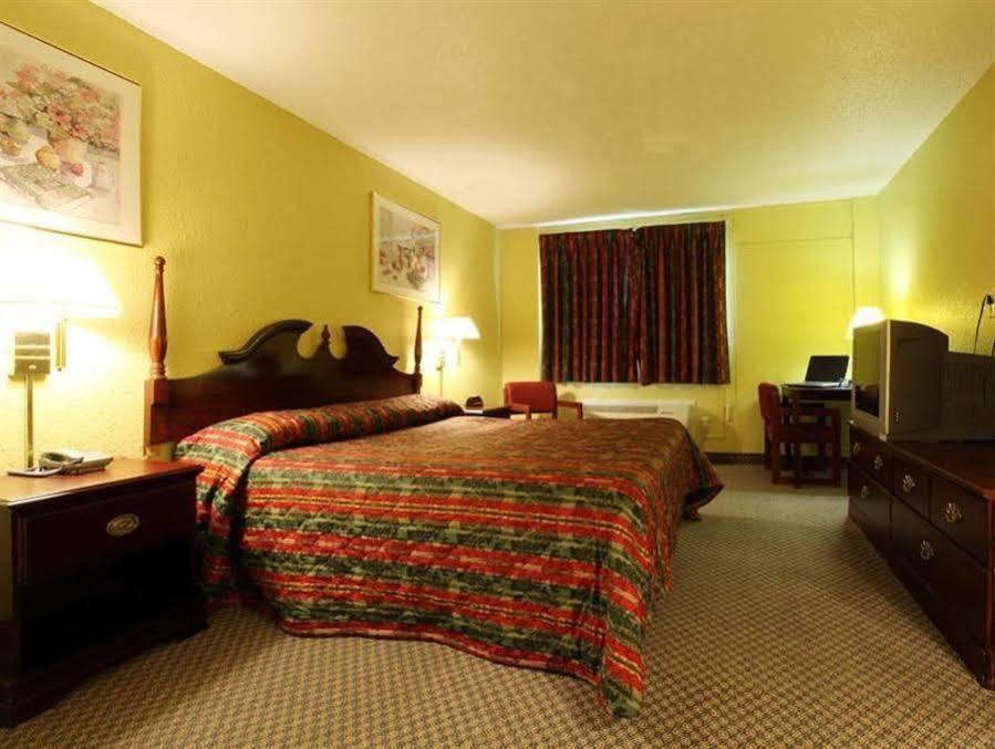 Americas Best Value Inn Macomb Экстерьер фото