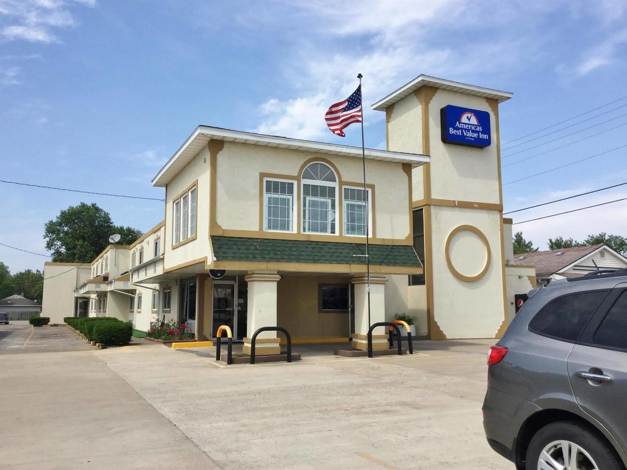 Americas Best Value Inn Macomb Экстерьер фото